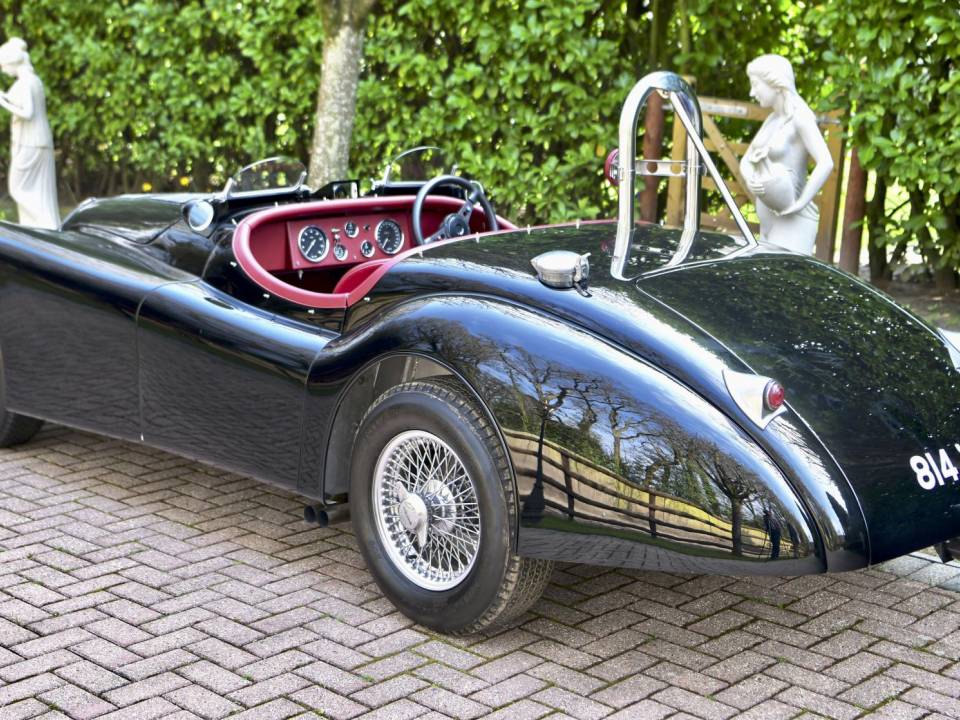 Image 9/29 of Jaguar XK 120 OTS (1950)