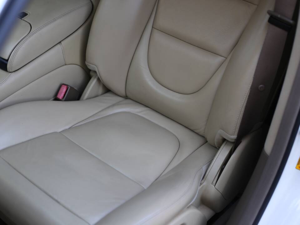 Imagen 76/77 de Jaguar XJ 8 4.2 (2005)