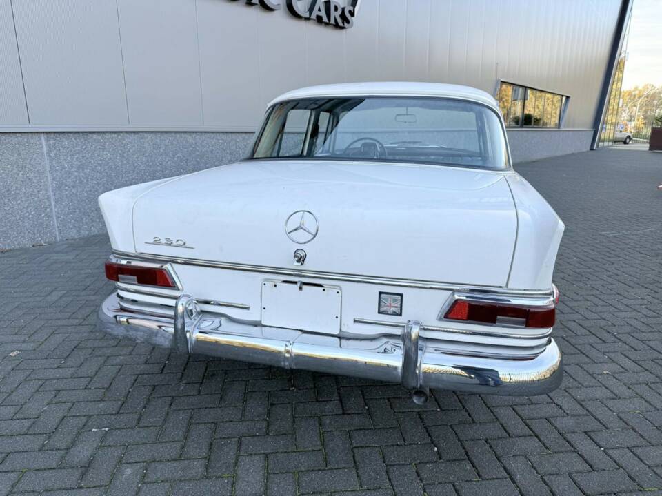 Bild 12/50 von Mercedes-Benz 230 (1968)