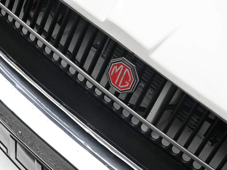 Image 31/50 of MG MGB (1972)
