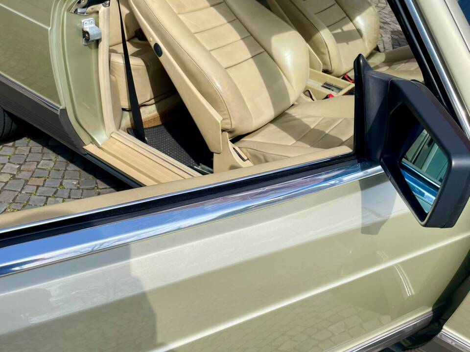 Bild 62/65 von Mercedes-Benz 380 SEC (1983)