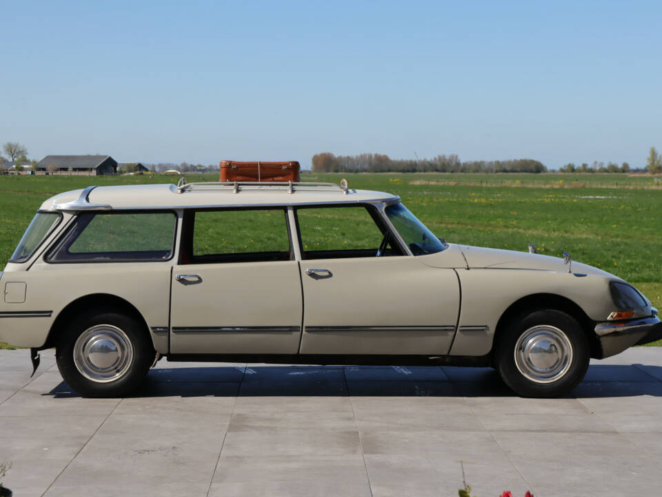 Image 21/50 de Citroën ID 21 Break (1967)