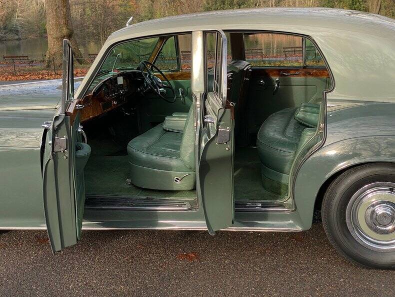 Image 16/50 of Bentley S 2 (1959)