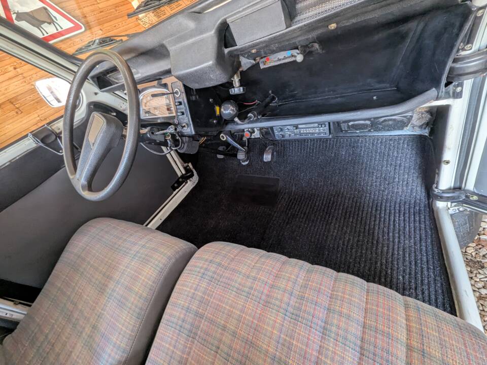 Image 14/28 de Citroën 2 CV 6 Club (1986)