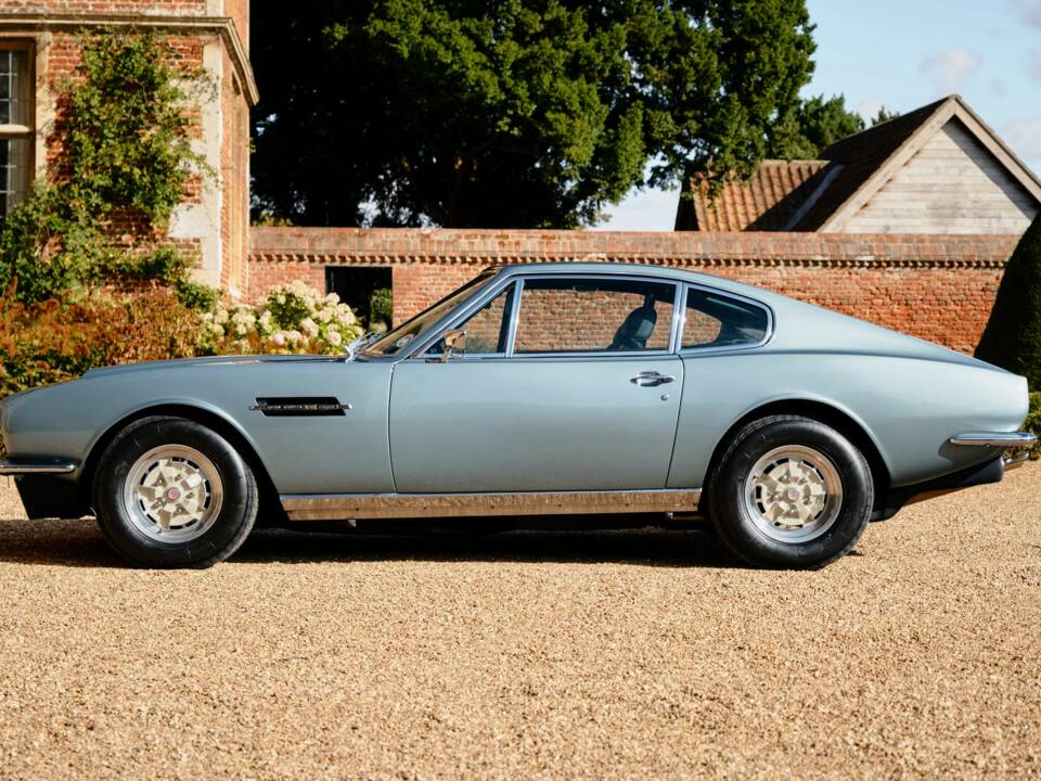 Image 2/16 de Aston Martin DBS V8 (1970)