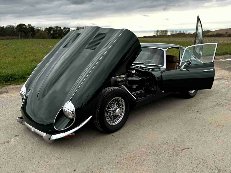 Immagine 31/50 di Jaguar E-Type (1969)