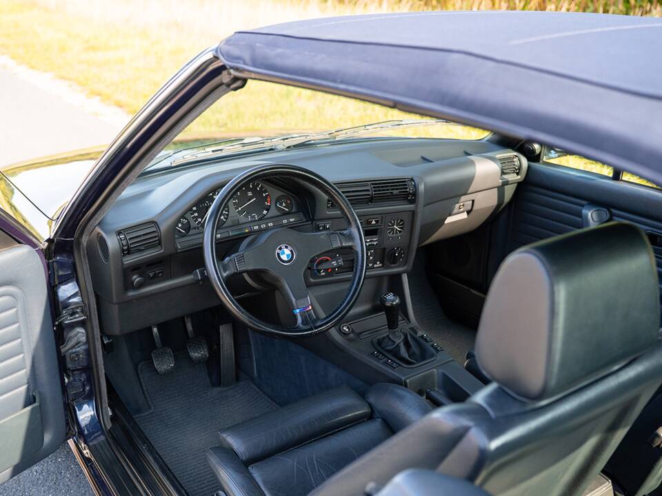 Immagine 19/35 di BMW 320i (1988)