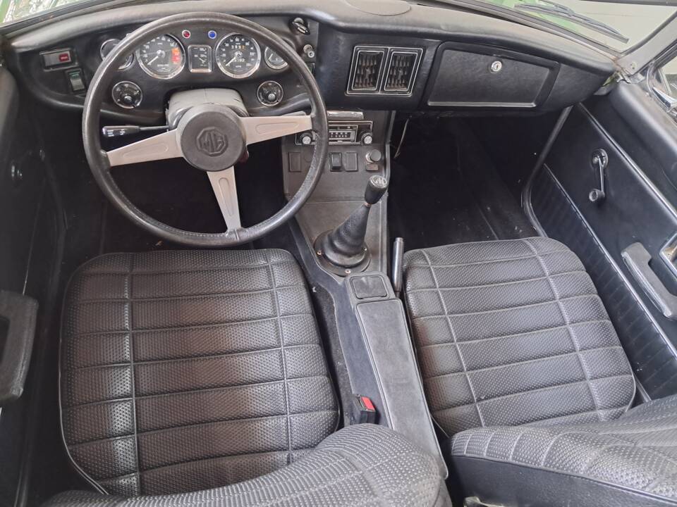 Image 4/6 of MG MGB (1976)