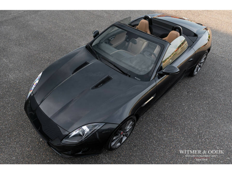 Image 18/38 of Jaguar F-Type S (2014)