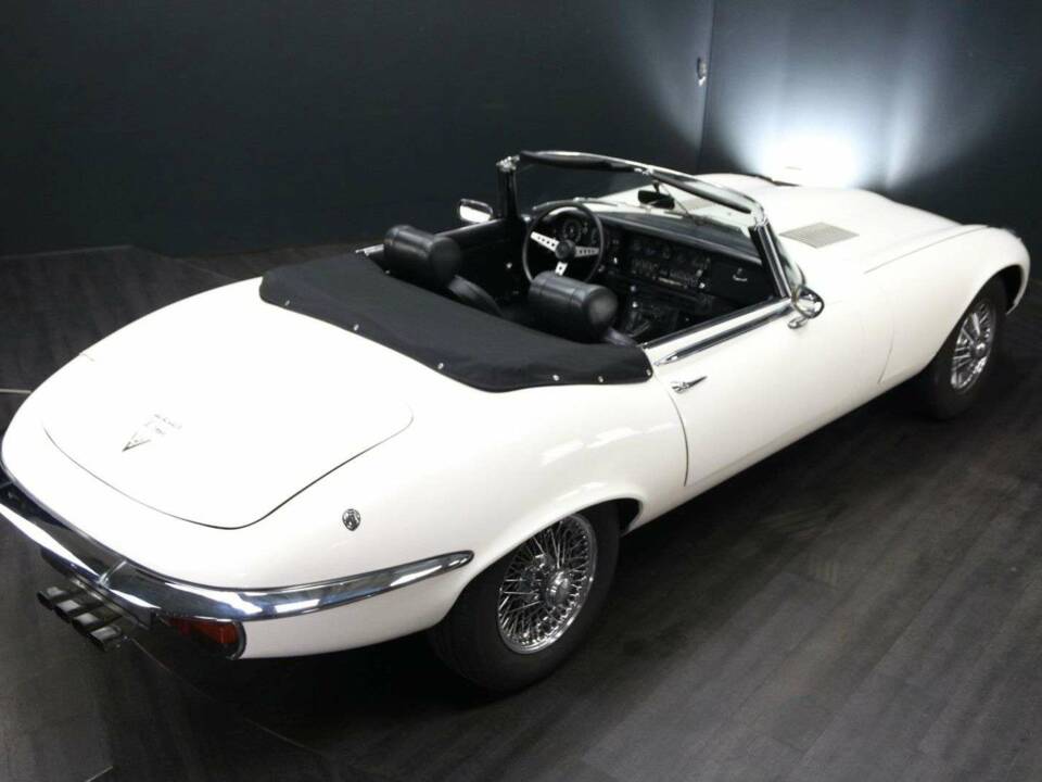 Image 35/49 de Jaguar Type E V12 (1974)