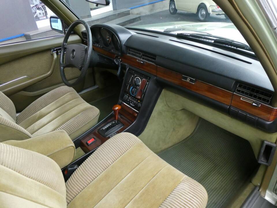 Immagine 12/21 di Mercedes-Benz 350 SE (1977)