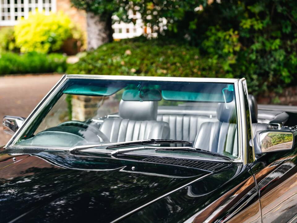 Image 13/30 de Mercedes-Benz 500 SL (1983)