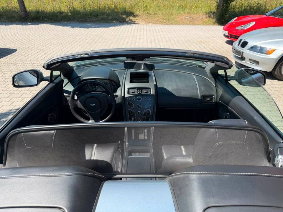 Image 13/43 of Aston Martin V8 Vantage S (2017)