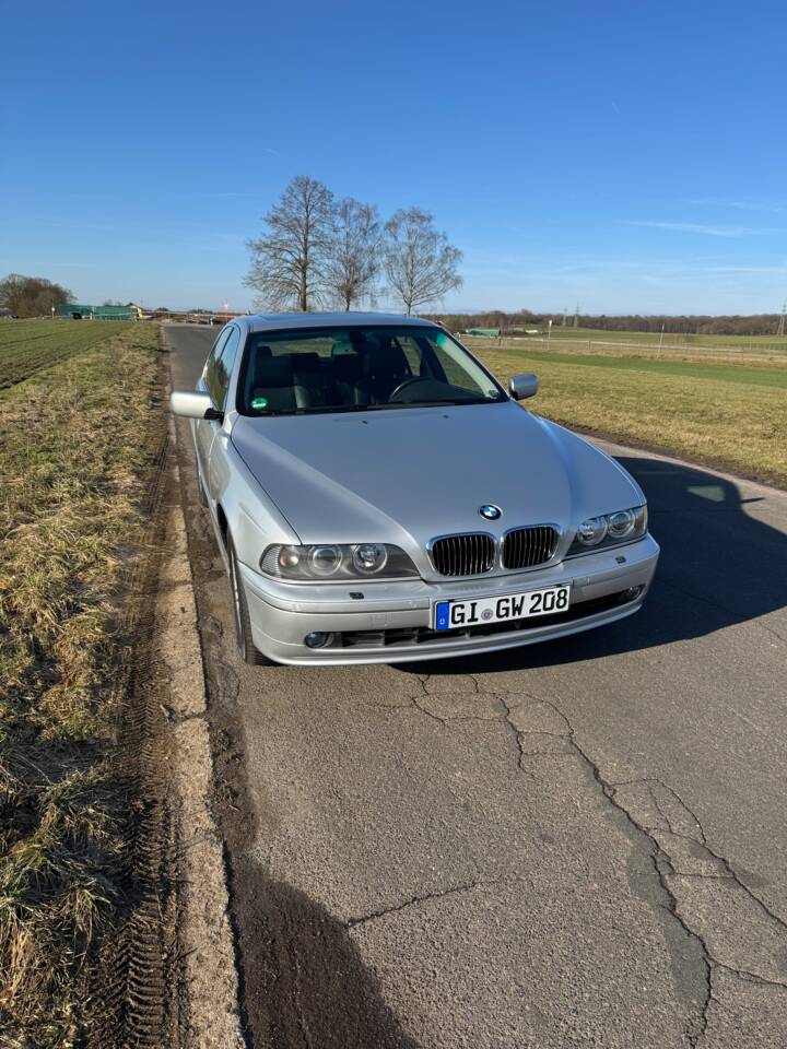 Bild 28/75 von BMW 540i (2001)