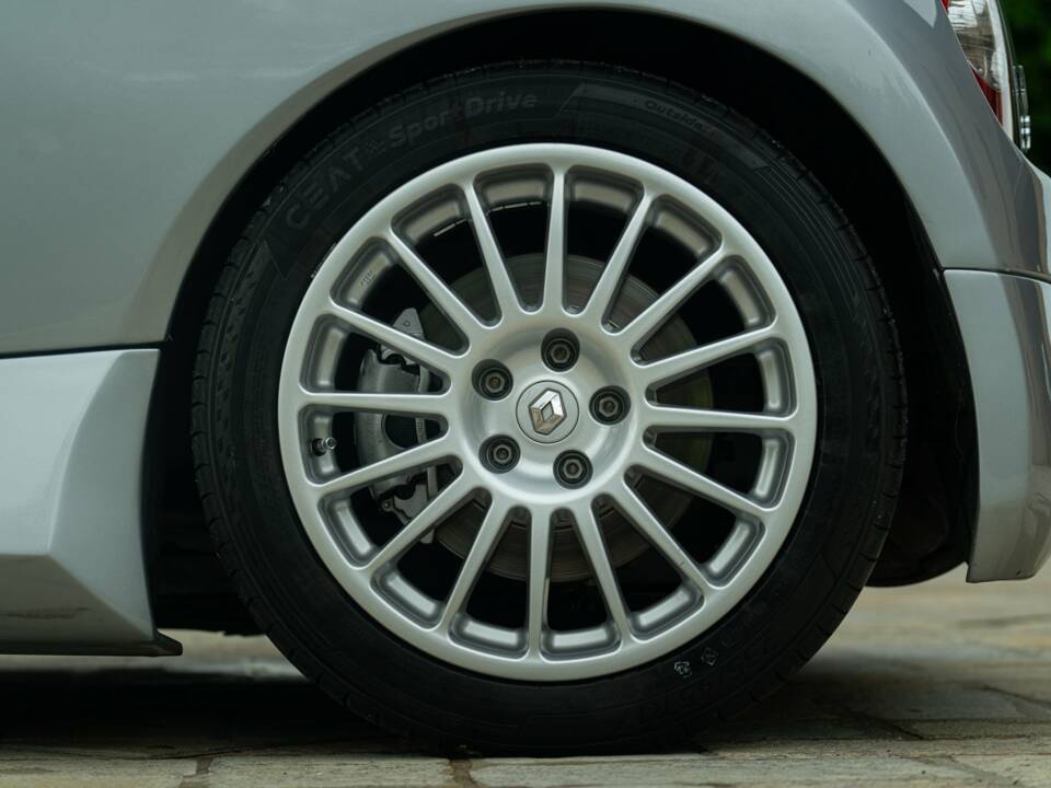 Image 29/50 of Renault Clio II V6 (2002)