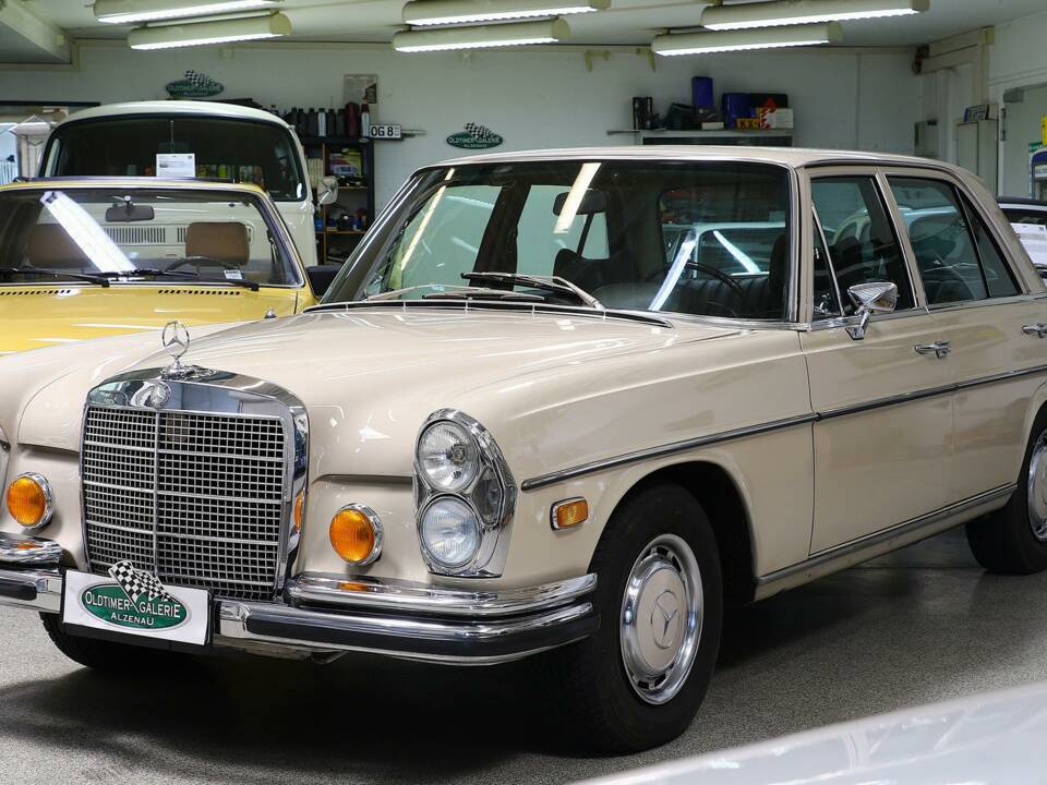 Immagine 2/27 di Mercedes-Benz 280 SE 4,5 (1971)