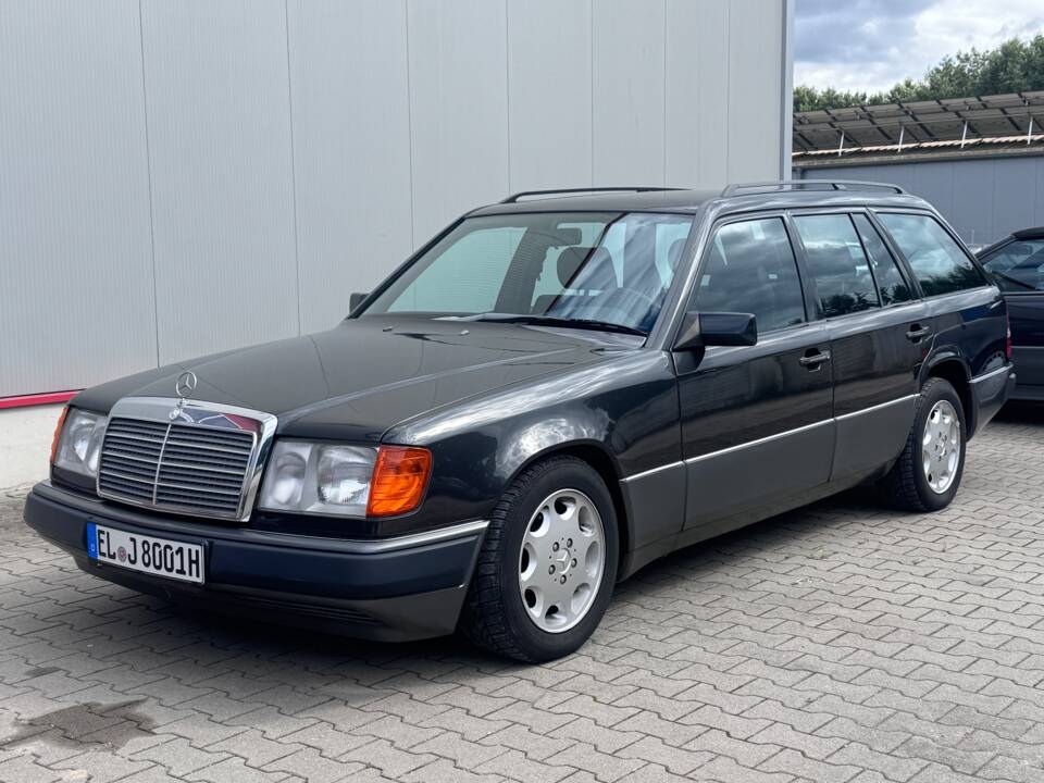 Image 2/29 of Mercedes-Benz 300 TE (1989)