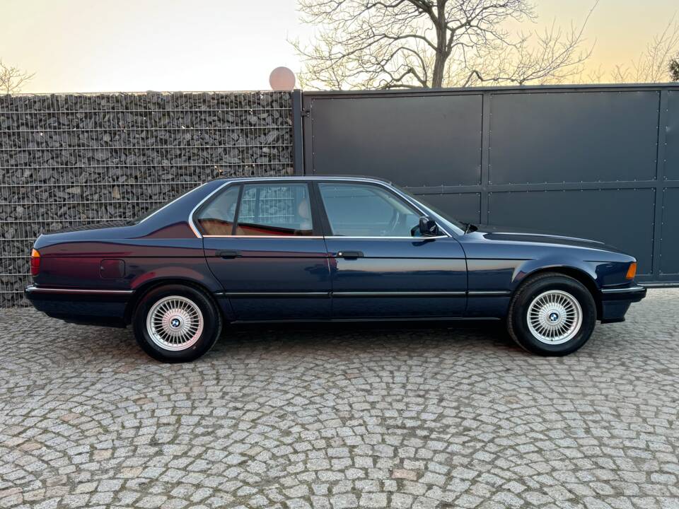 Immagine 75/99 di BMW 735i (1988)