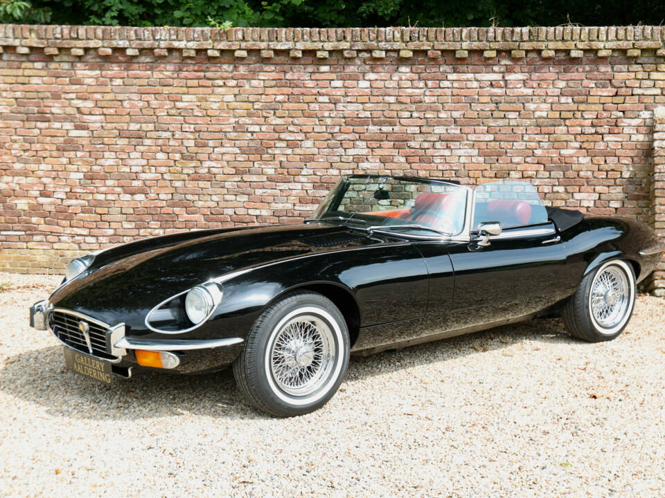 Image 22/50 of Jaguar E-Type V12 (1974)