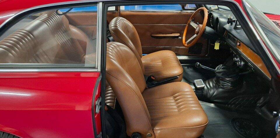Image 13/32 of Alfa Romeo Giulia GT 1300 Junior (1974)