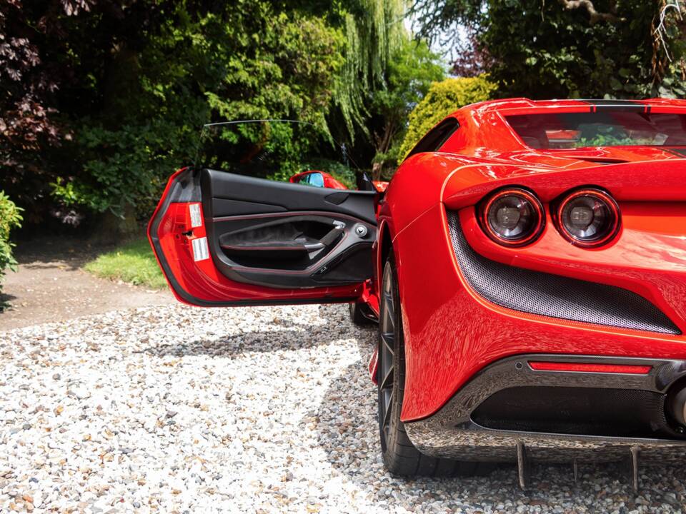 Image 14/19 of Ferrari F8 Spider (2020)