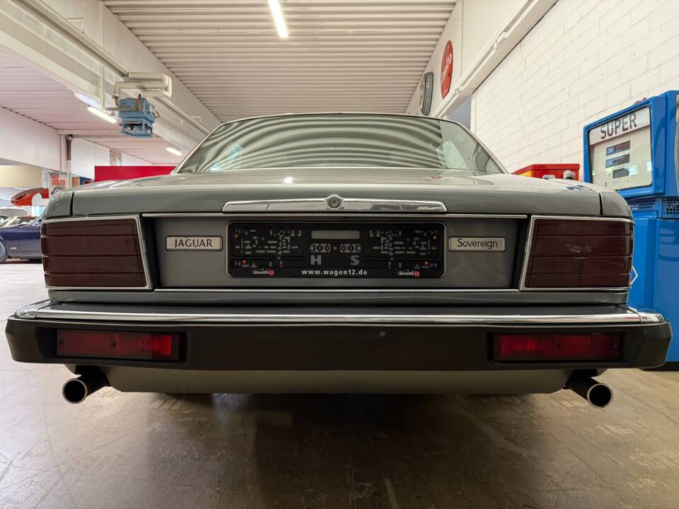 Image 16/19 of Jaguar XJ 40 4.0 (1993)