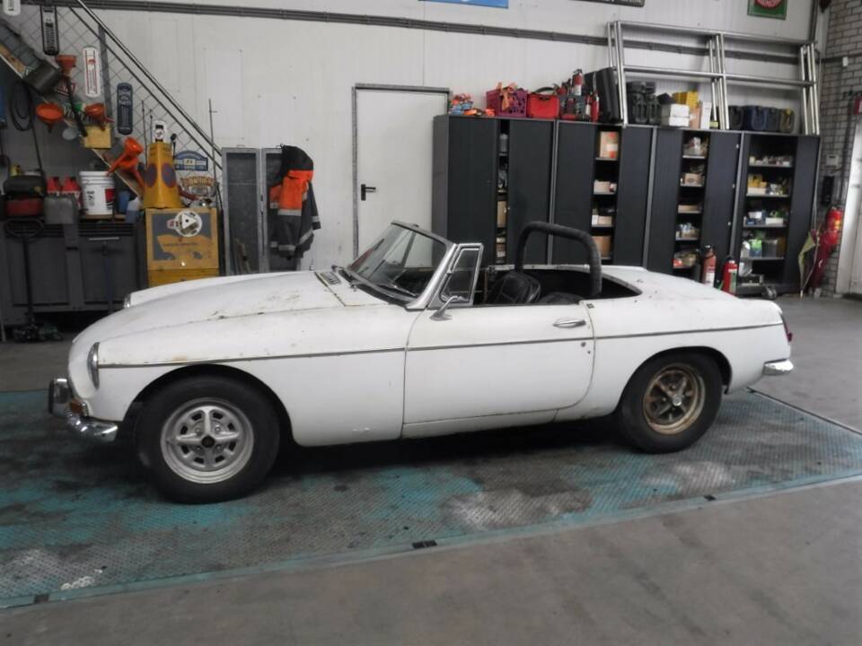 Immagine 7/50 di MG MGB (1967)