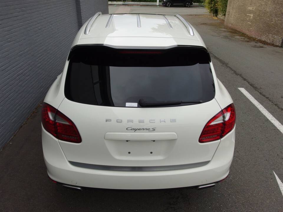 Bild 10/99 von Porsche Cayenne S (2010)