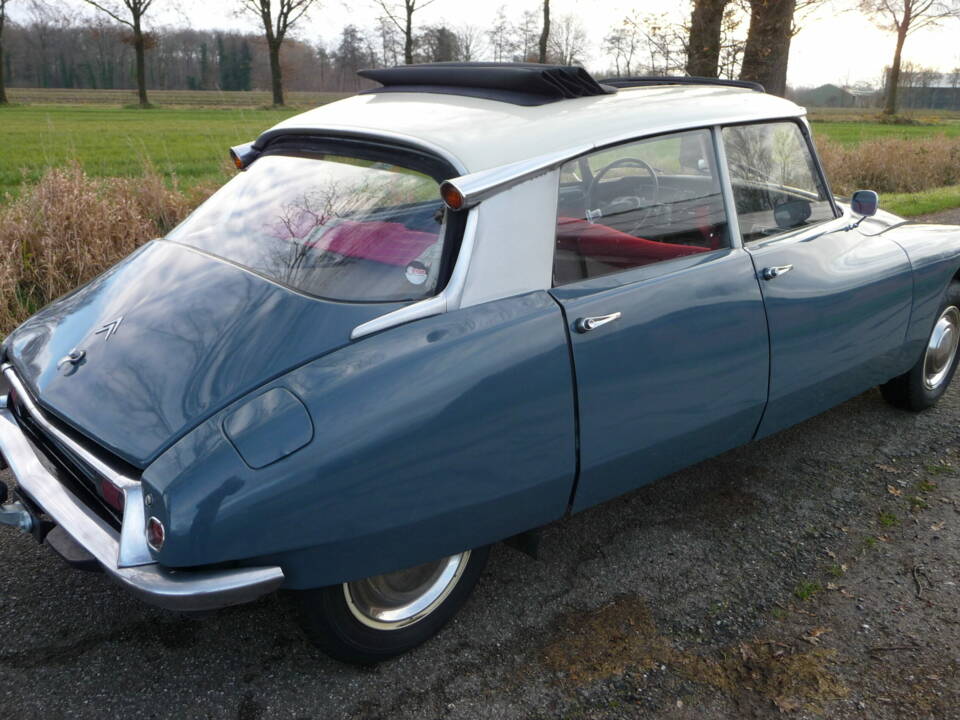 Image 8/8 of Citroën ID 19 (1969)