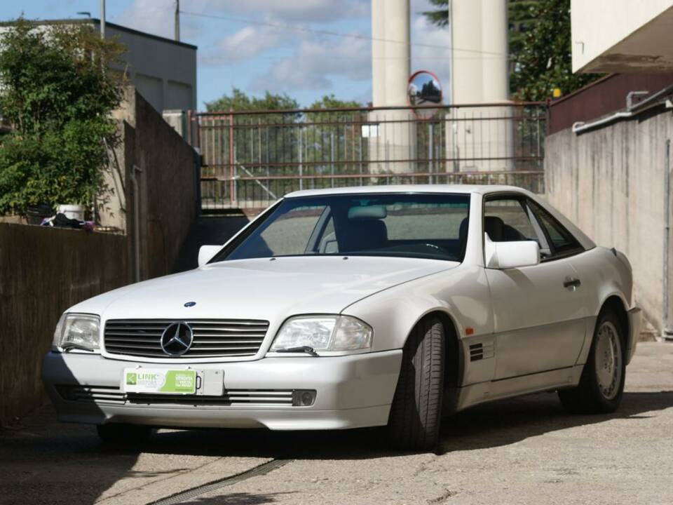 Image 47/50 of Mercedes-Benz 300 SL-24 (1989)