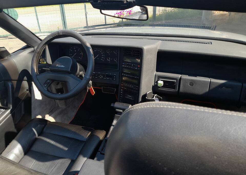 Image 2/8 de Cadillac Allanté (1990)