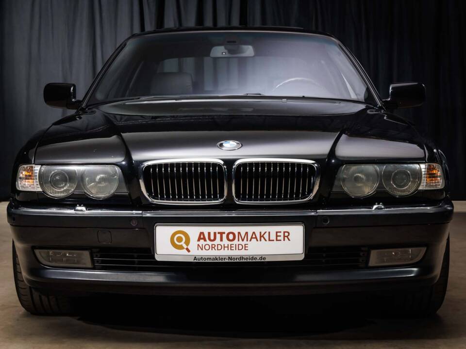 Image 3/41 of BMW 750i (2000)