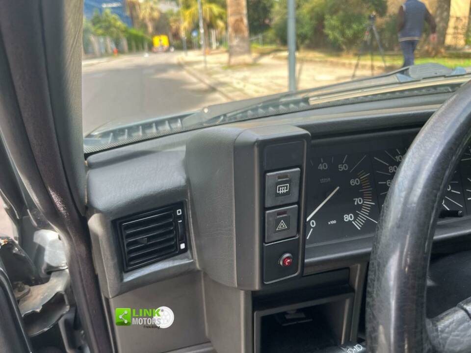 Image 13/22 de Alfa Romeo 75 1.8 (1988)