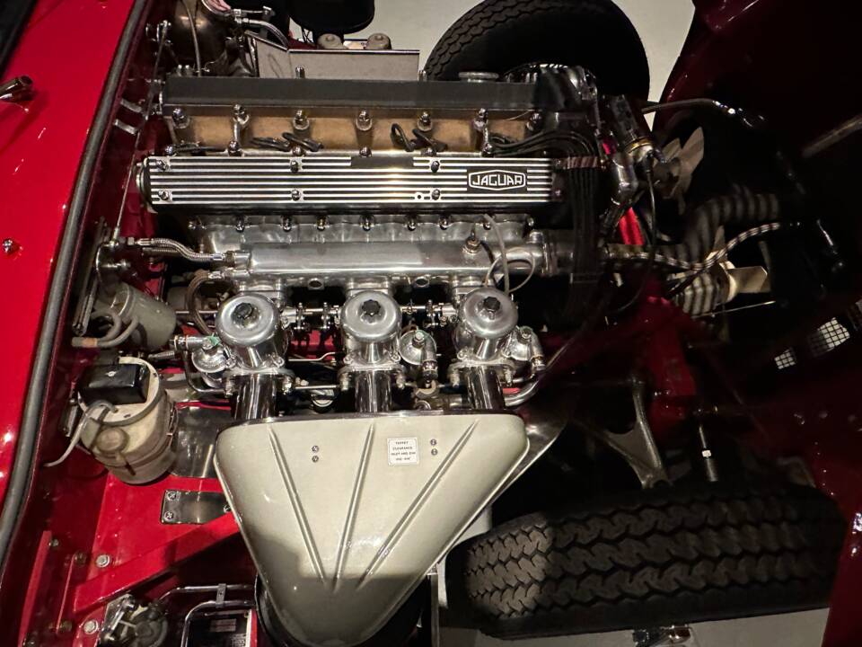 Afbeelding 62/95 van Jaguar XK-E (1970)