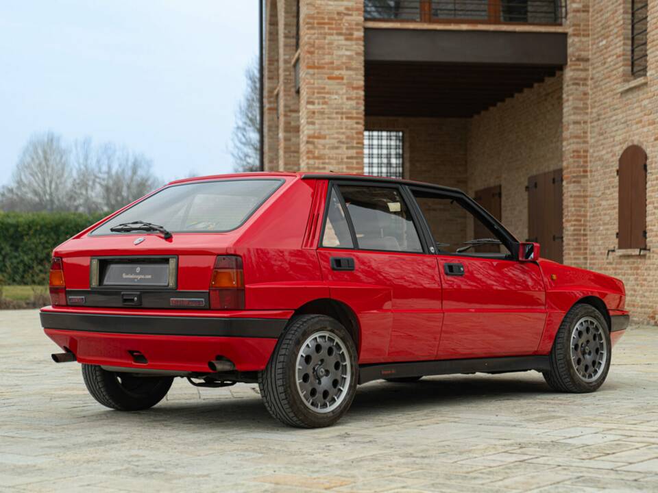 Image 7/50 of Lancia Delta HF Integrale 16V (1989)