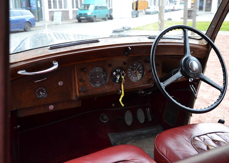 Image 14/23 of Bentley R-Type (1953)