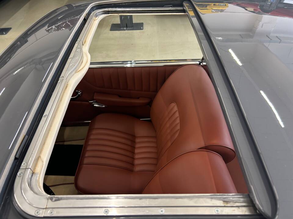 Image 20/37 of BMW 3200 CS (1964)