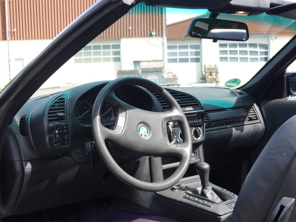 Image 9/21 de BMW 320i (1994)