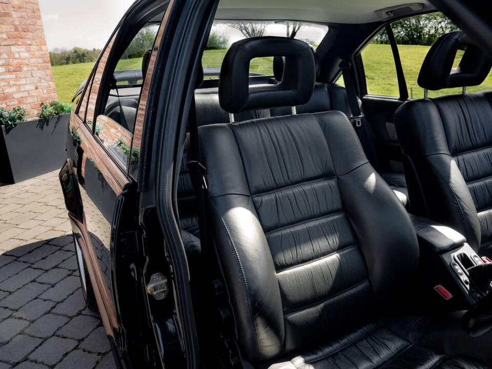 Image 28/75 of Lotus Carlton (1991)