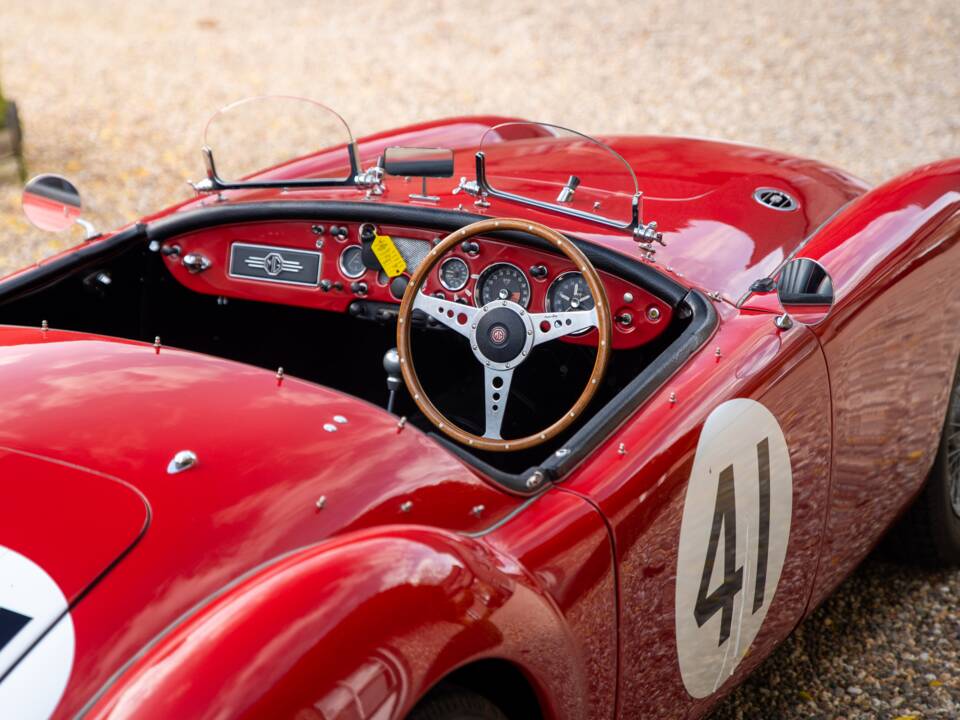 Image 9/10 of MG MGA 1600 (1960)