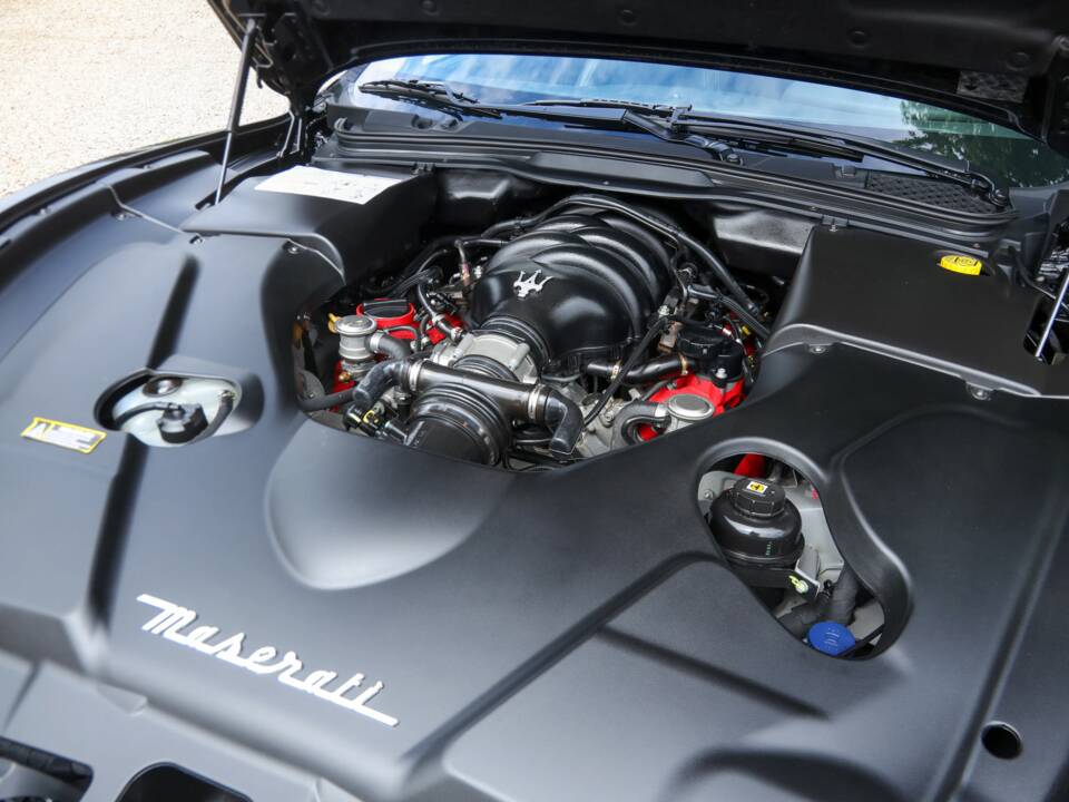 Image 40/50 of Maserati GranTurismo S (2008)