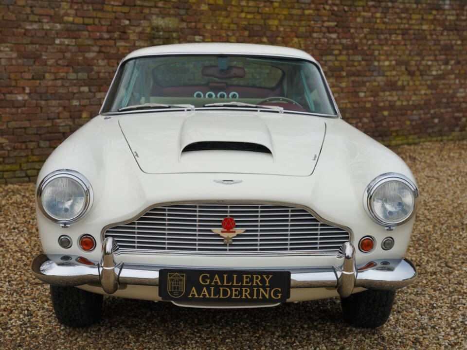 Image 5/50 de Aston Martin DB 4 (1961)