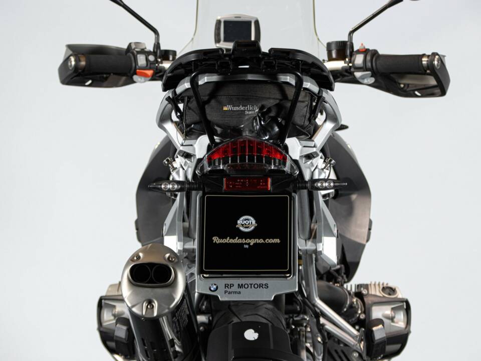 Image 47/50 of BMW DUMMY (2010)