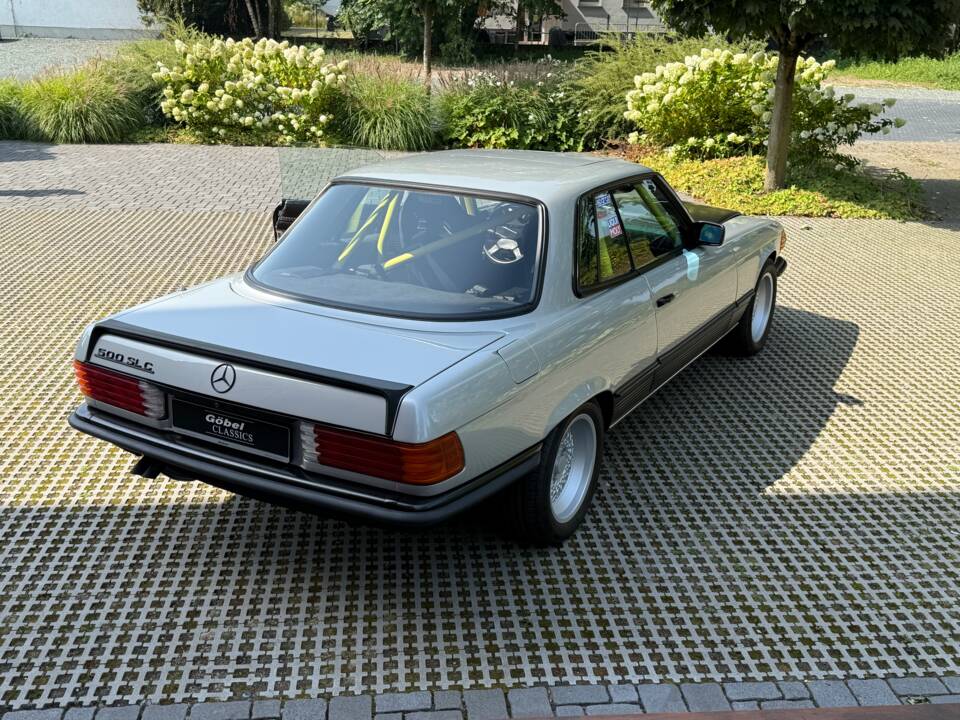 Immagine 6/29 di Mercedes-Benz 500 SLC (1980)