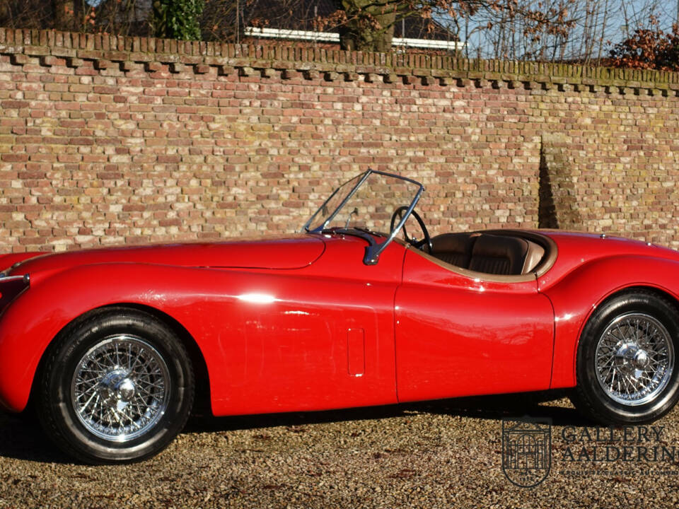 Image 23/50 de Jaguar XK 120 OTS (1954)