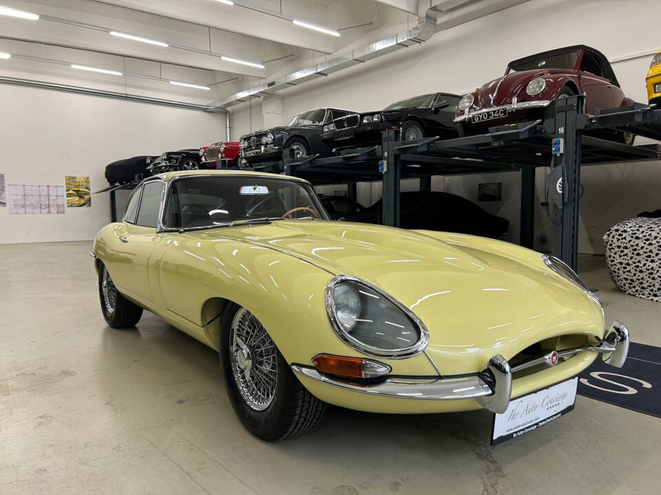 Image 3/28 de Jaguar Type E 4.2 (1965)