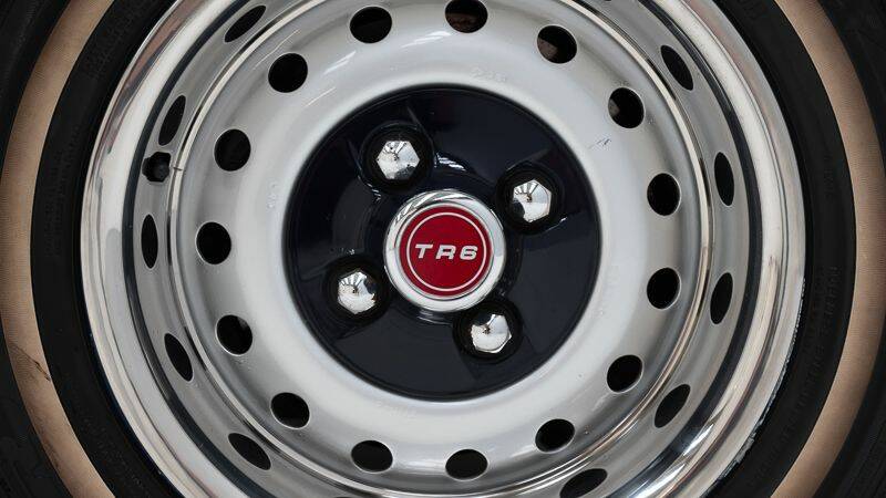 Image 11/15 of Triumph TR 6 (1975)