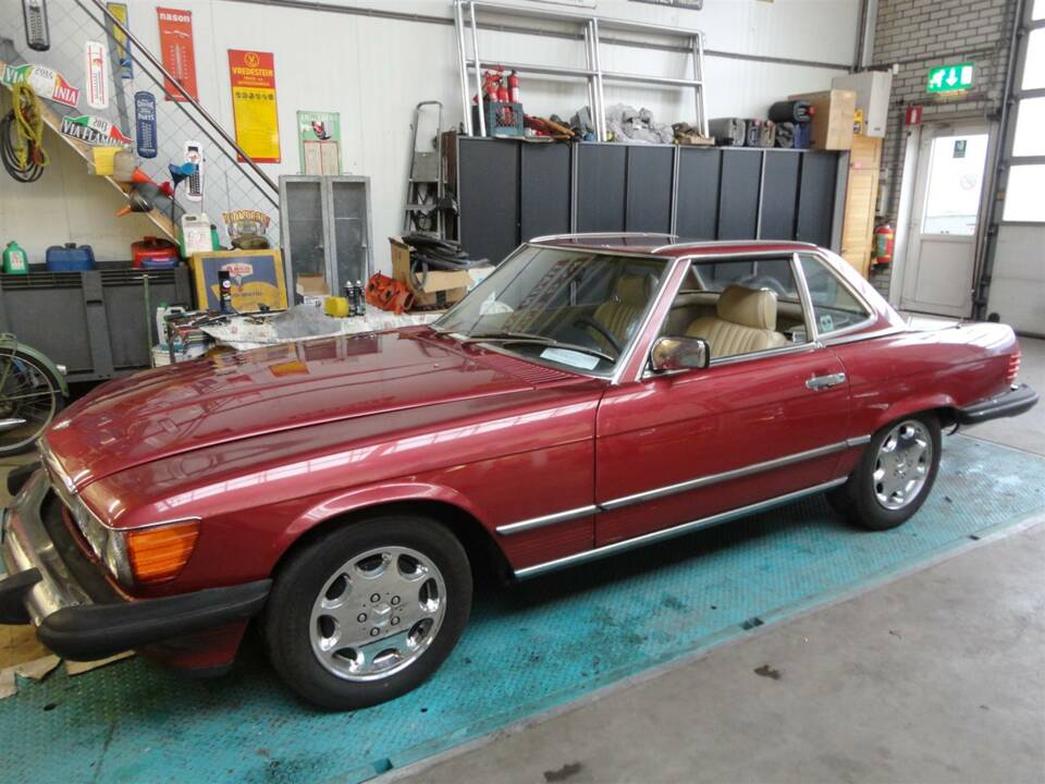 Imagen 1/37 de Mercedes-Benz 560 SL (1989)