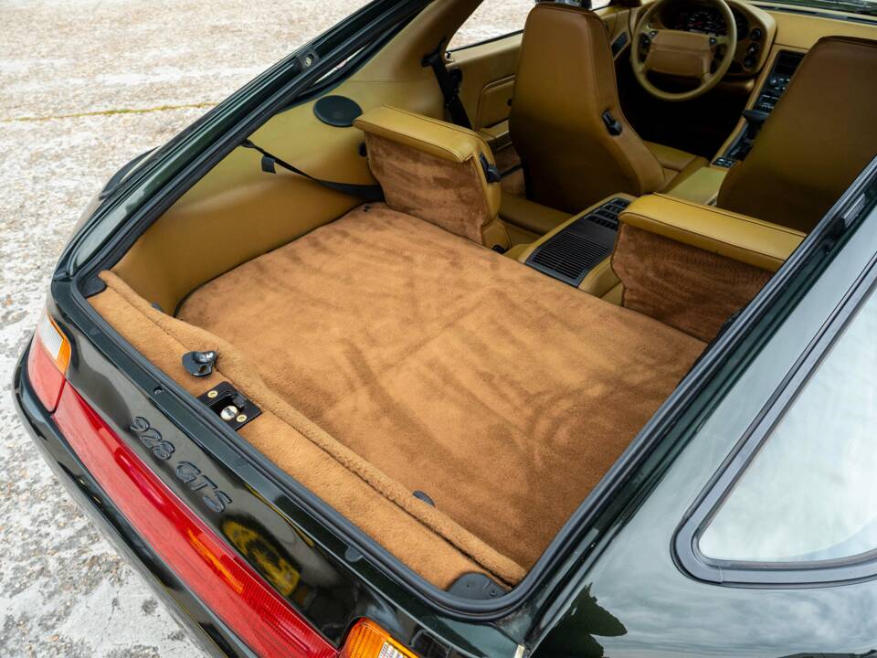 Image 17/30 of Porsche 928 GTS (1993)