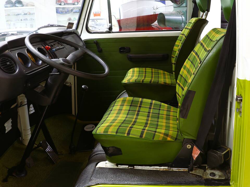 Image 13/25 de Volkswagen T2b Camper (1979)